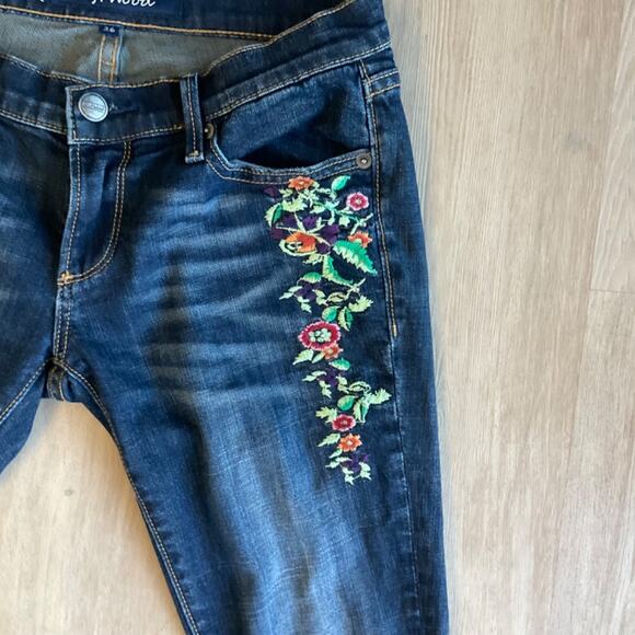 DRIFTWOOD Sundance Embroidered Floral Boho Jeans size 26 - Picture 3 of 15